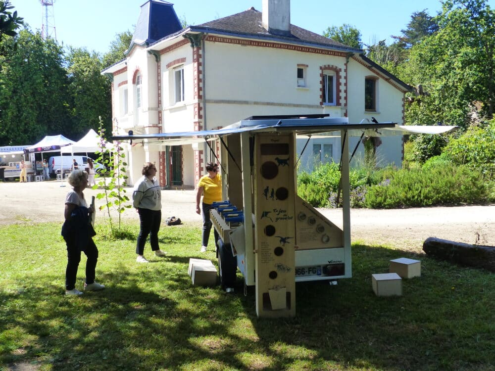 La voyageuse participe aux animations Eau et Jardin à Etel, le 29 mars